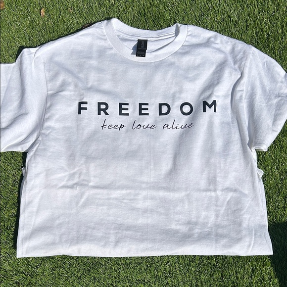FREEDOM keep love alive T-Shirt  NWT - Picture 1 of 3